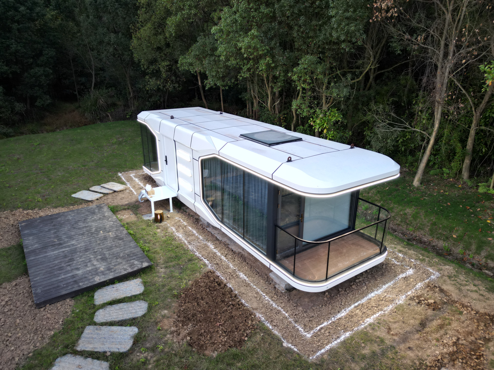 Video review of the 
capsule house